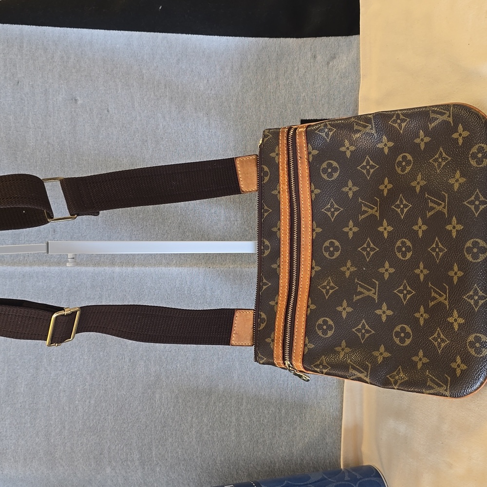 Louis Vuitton Bosphore Pochette Crossbody Bag - Picture 7 of 10